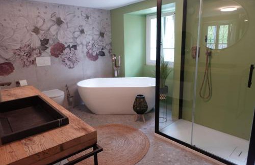 Prato Chalet De Ski | Casa Dorino - luogo idilliaco, ideale per famiglie, terrazza ed ampio giardino, vista montagne, sauna privata