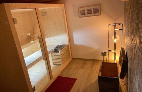 Prato Chalet De Ski | Casa Dorino - luogo idilliaco, ideale per famiglie, terrazza ed ampio giardino, vista montagne, sauna privata