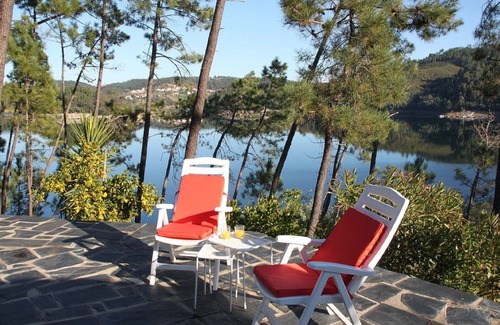 Tomar Maison | Casa Dos Vidros - Lakefront Charmer Villa