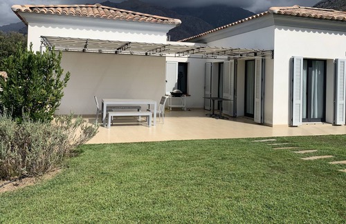 Calenzana Villa | Casa Dumè villa neuve climatisée, cœur village, jardin, piscine, mer et montagne