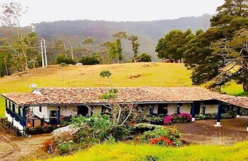 Pacho Maison | Casa ecoturistica con rio y vista a las montañas