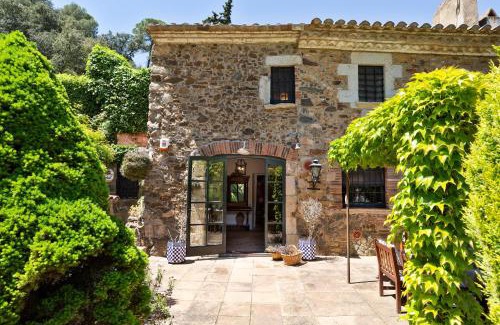 Mont-Ras Maison | CASA EL MOLI DE CAN BURJATS con piscina y chimenea