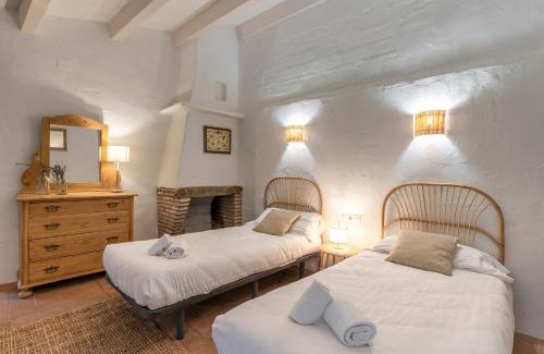 Mont-Ras Maison | CASA EL MOLI DE CAN BURJATS con piscina y chimenea
