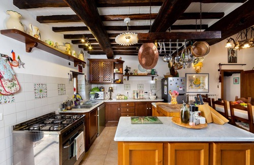 Cortona Villa | Tastefully furnished Tuscan farmhouse with pool