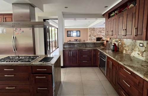 Zona 16 Maison | Casa en Lomas de San Isidro Arka
