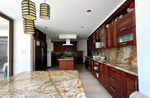 Zona 16 Maison | Casa en Lomas de San Isidro Arka