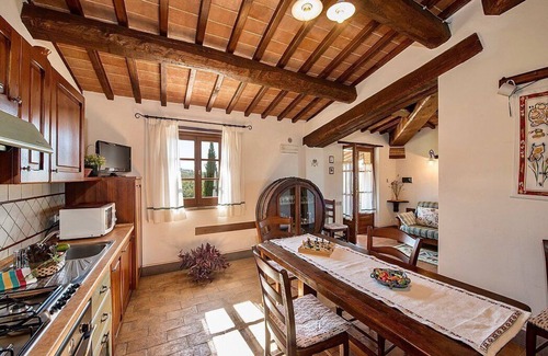 Po' Bandino Maison | Casa Erbetta D: A characteristic and welcoming apartment that is part of an ancient country house surrounded by the greenery, with Free WI-FI.