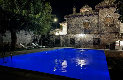 Villanueva del Arzobispo Villa | Casa Rural La Moraleja en la Sierra de Cazorla. Pista Deportiva, Parque Infantil
