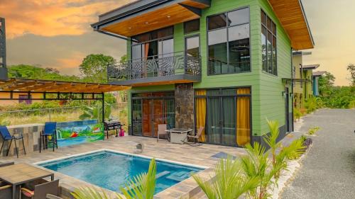 Penas Blancas Maison | Casa Esmeralda-5min to La Fortuna,King beds & pool