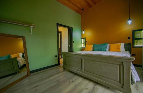 Penas Blancas Maison | Casa Esmeralda-5min to La Fortuna,King beds & pool