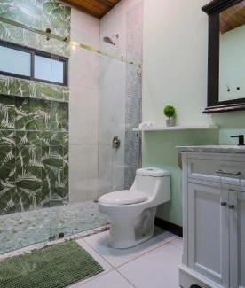 Penas Blancas Maison | Casa Esmeralda-5min to La Fortuna,King beds & pool