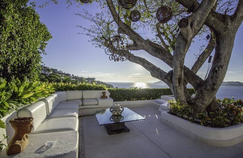 Acapulco Maison | Casa Estilo Mediterraneo con Alberca y Espejo de Agua en Acapulco