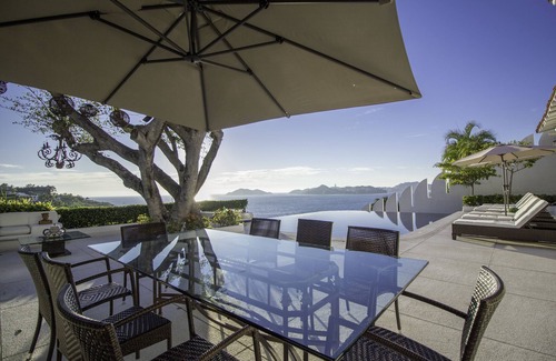 Acapulco Maison | Casa Estilo Mediterraneo con Alberca y Espejo de Agua en Acapulco