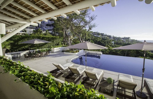 Acapulco Maison | Casa Estilo Mediterraneo con Alberca y Espejo de Agua en Acapulco
