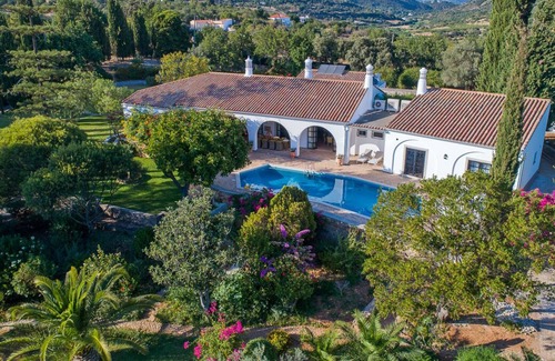 Lagos e Relvas Villa | Villa Sambada | Villa luxueuse de style colonial avec piscine privée!
