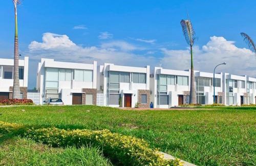 Manta Maison | Casa Familiar a Pasos del Mar Playa y Felicidad