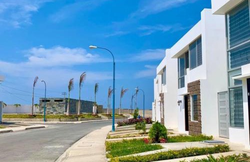 Manta Maison | Casa Familiar a Pasos del Mar Playa y Felicidad