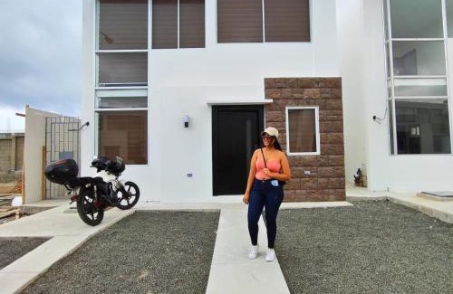 Manta Maison | Casa Familiar a Pasos del Mar Playa y Felicidad