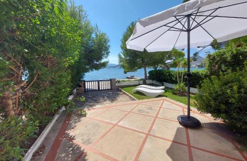 Puerto de Pollensa Appartement | CASA FARO Spacious, Ground Floor Property on the Pine Walk, Covered terrace with Sea Views. Wifi/Air Con