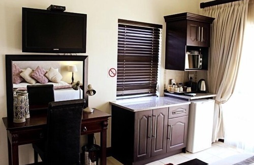 Silver Lakes Maison | Casa Flora Guesthouse