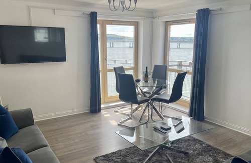 Dundee Appartement | Appartement-Appartement-Salle de bain privée séparée-Vue sur la rivière