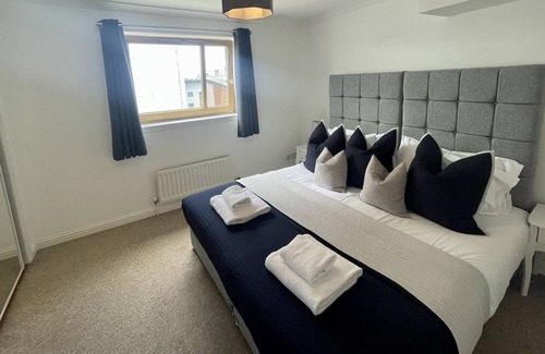 Dundee Appartement | Appartement-Appartement-Salle de bain privée séparée-Vue sur la rivière