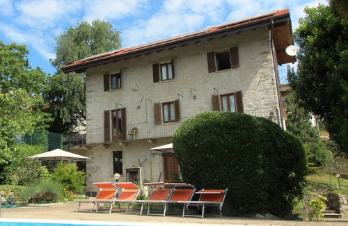 Vacciago Appartement | Casa Frey apt. 1 three-room apartment on Lake Orta with garden and swimming pool