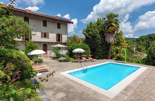 Vacciago Appartement | Casa Frey apt. 1 three-room apartment on Lake Orta with garden and swimming pool