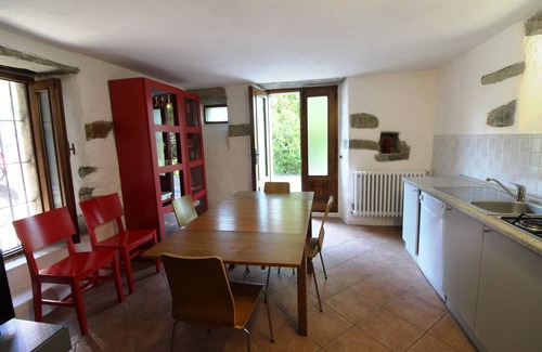 Vacciago Appartement | Casa Frey apt. 2 at Lake Orta with garden and swimming pool