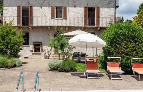 Vacciago Appartement | Casa Frey apt. 3 room apartment on Lake Orta with garden and swimming pool