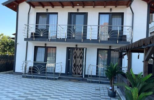Costinesti Maison | Casa Fuchsia