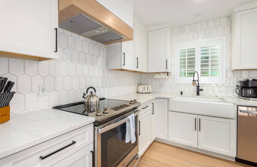Peters View Maison | Casa Gia- Quiet Luxury Biltmore Area- Heated Pool
