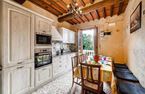 Camaiore Appartement | Casa Giovanni - Relax Among Greenery - Happy Rentals