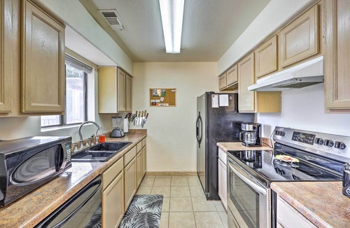 Eleven Mile Corner Copropriété | Casa Grande Getaway w/ Access to Golf Course!