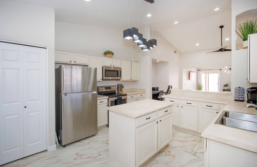 Casa Grande Villa | Casa Grande getaway! Modern cozy home with private pool and hot tub!