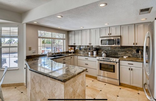 Paradise Valley Village Maison | Casa Grande Scottsdale-Game Room, Put-Put Golf, Heated Pool and perfect location