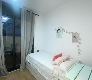 Montgat Appartement | Casa grande y céntrica con piscina en zona peatonal