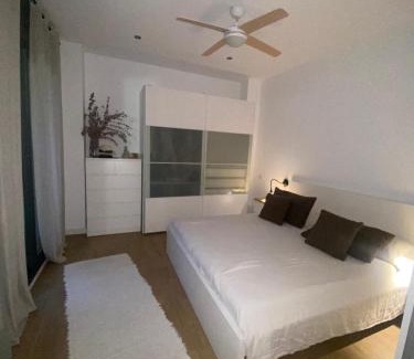 Montgat Appartement | Casa grande y céntrica con piscina en zona peatonal