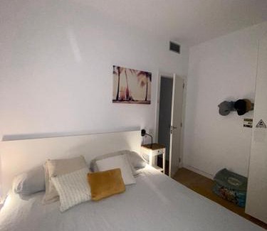 Montgat Appartement | Casa grande y céntrica con piscina en zona peatonal