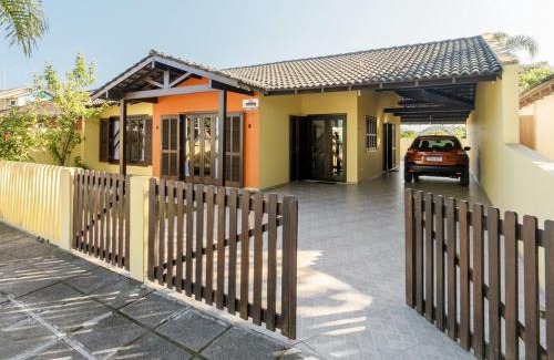 Guaratuba Maison | Casa Guaratuba-Barra do Saí - "Recanto de Milady" - 80 m da Praia