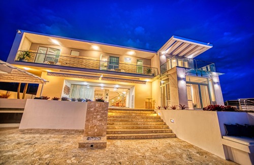 Borinquen Villa | CASA HERDZ-LUXURY VILLA W PRIVATE BEACH, INFINITY POOL - OPTION FOOD & BEVERAGE