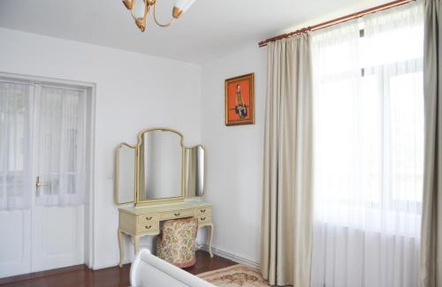 Humulesti Maison | Casa Humulesti, fii vecinul lui Ion Creanga
