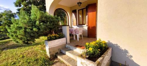Andrate Appartement | Casa in montagna con giardino privato recintato