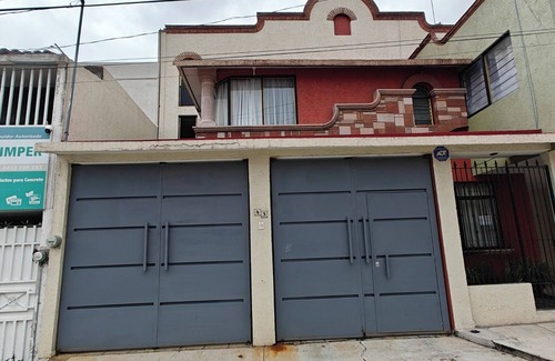 Morelia Maison | Casa Iona, beginning of downtown Morelia, warm, clean, coffee and garage included.