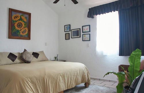 Morelia Maison | Casa Iona, beginning of downtown Morelia, warm, clean, coffee and garage included.