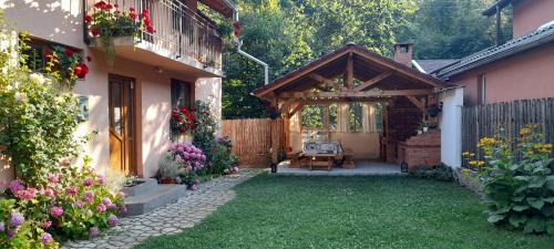 Cartisoara Maison | Casa Iulia & Matei