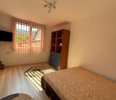 Eselnita Maison | Casa Iulia