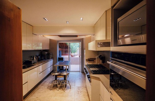 El Santuario Maison | Casa Izar, Magnificent Modern House with Pool and Lake View