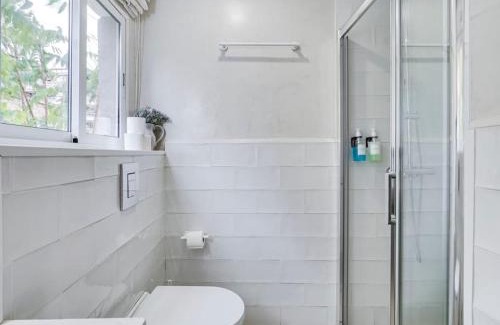 L'Hospitalet de Llobregat Appartement | Casa Jasmin cosy 4 bedroom house with terrace