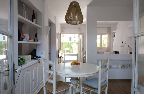 Pals Cottage | Casa Julia, un gîte de charme avec piscine commune et beaucoup d'espace